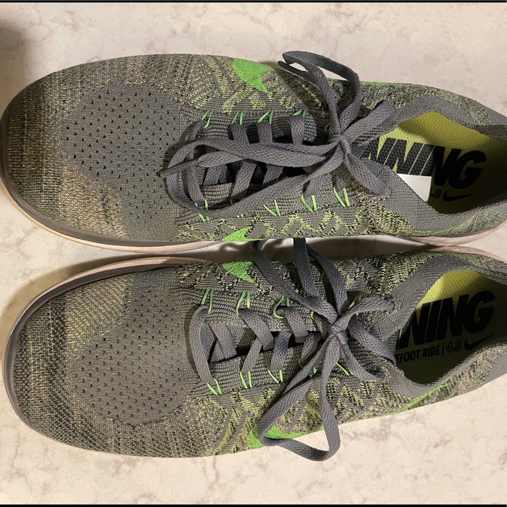 Mens size 11 Nike Shoes good condition